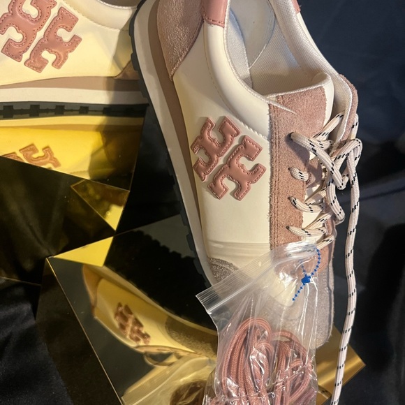 Tory Burch Good Luck Trainer Sneakers in Blush and Cream size 8.5 NEW - Picture 2 of 12